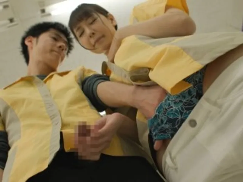 điên cuồng phang cô đồng nghiệp nứng lồn trong siêu thị mini