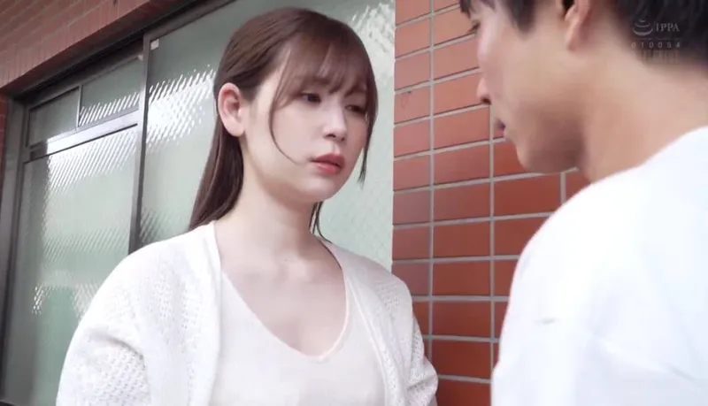 Gã chồng tẻ nhạt, vợ yêu nhận ra cậu thanh niên cạnh nhà tốt hơn