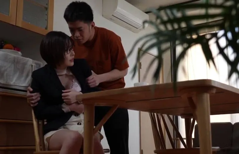 Trở về sau khi bị cưỡng hiếp thì tiếp tục bị bố và em ông chồng chơi