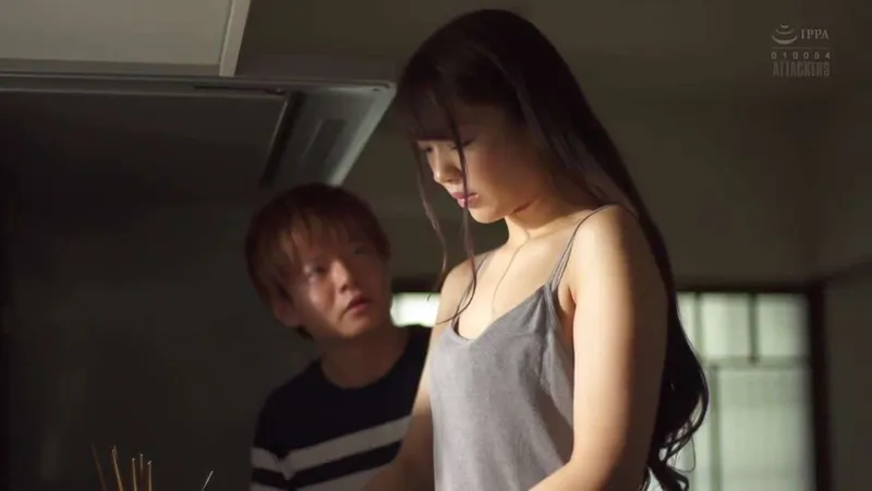 Chồng mới cưới của chị gái đụ cô em vợ đang buồn bã vì thất tình