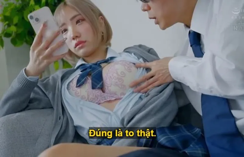 Cô nữ sinh băng giá ấy chỉ cần tiền bạc, anh muốn hành động gì với em cũng được.