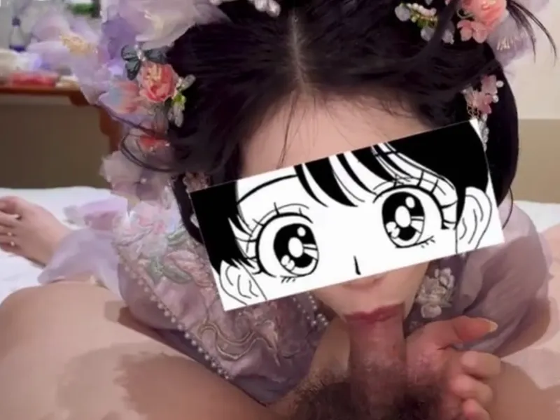 Gái xinh trong bộ đồ con cưng mút chuối cực đã